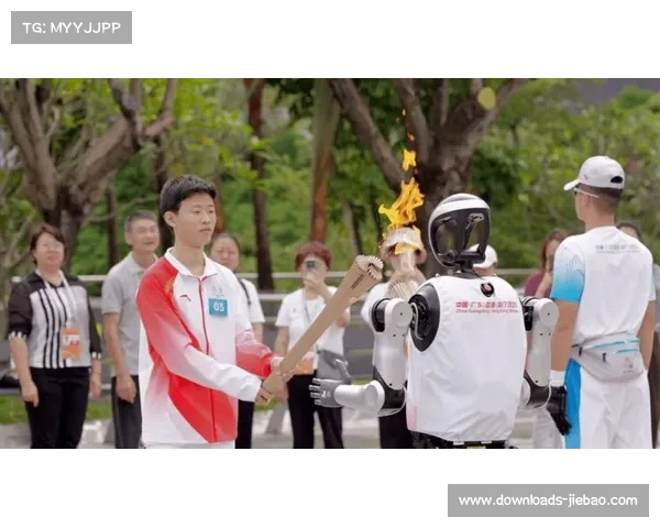全运会火炬-绽放-在深圳亮相，融入人形机器人与六足导盲机器人元素